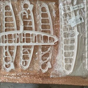 BRAND NEW HEAVY DUTY Pastel pink multi clothes heavy duty hangers 18 total